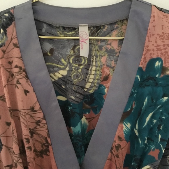 🌷Myan Abstract Floral Top🌷 - Picture 2 of 9